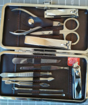 Nail grooming kit